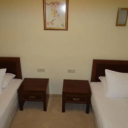 двуспален сънсет ризорт с фронтален изглед към море